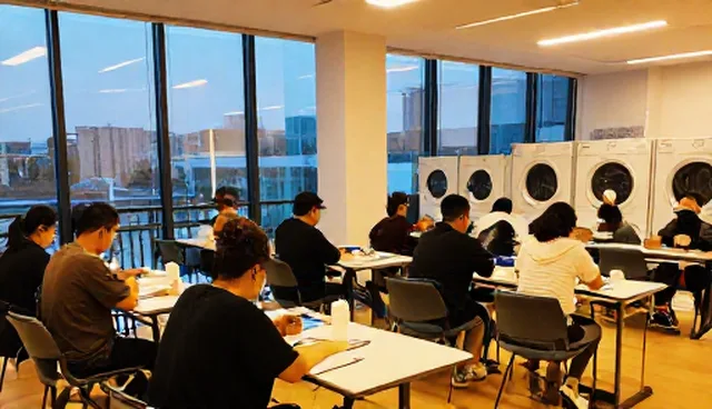 洗衣技术培训课程:自主学习与机构培训的优劣对比
